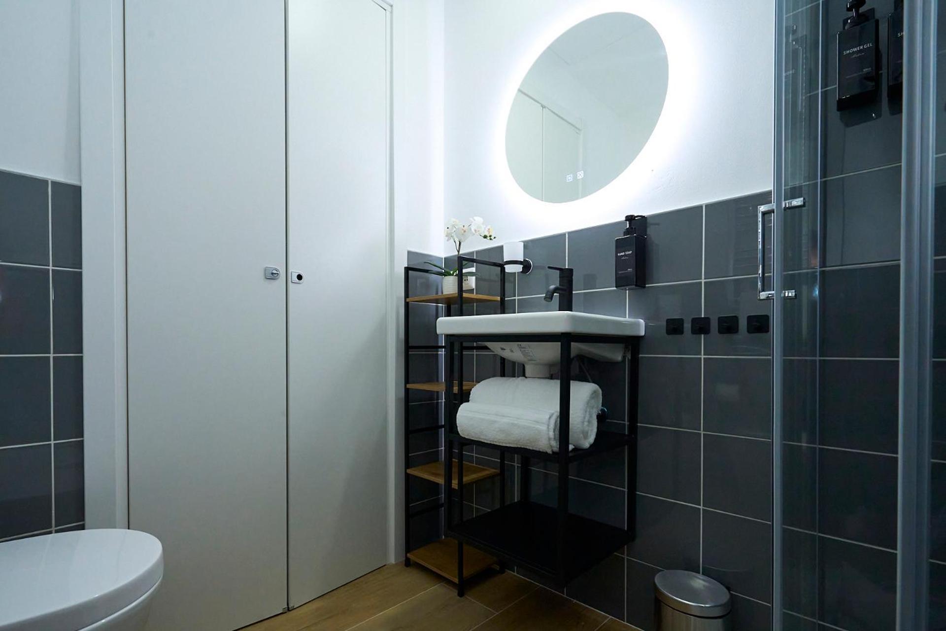 Appartamento Duomo 10 Min - Cozy With Netflix & Wifi *